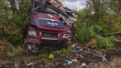 Камион се обърна на пътя между селата Белинци и Духовец – Новини ...