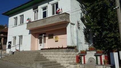 Фирма иска да закупи сградата и терена на бившето училище в ...