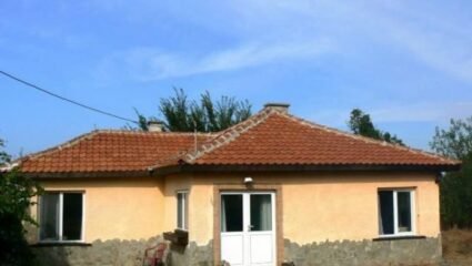 Продава се обзаведена Къща с дворно място - 17 000 лв. с. Орешец ...