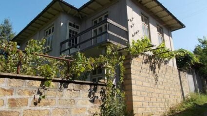 Продавам селска къща в махала Димитровци, община Велико Търново гр ...