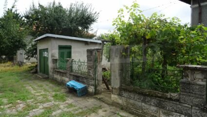 Къща с двор с. Кочмар, община Тервел — Suprimmo.bg