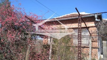 Къща с двор в с. Ведрово с. Ведрово, Област Бургас - Pazarluk.com