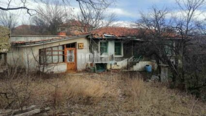 Къща с двор в село Верен, общ. Братя Даскалови, обл. Стара Загора