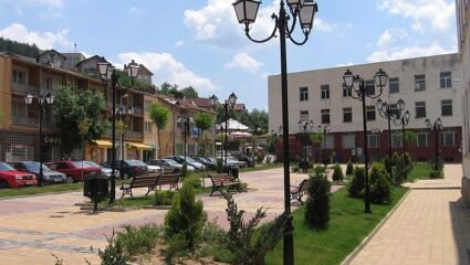 Трън - информация, карта и забележителности в Трън