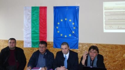 Новини / Коментари / Областният управител се срещна със земеделски ...