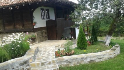 Къща за гости Радневи - село Райновци, Община Елена