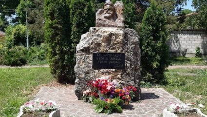 В плевенското село Брестовец се поклониха пред паметника на Христо ...