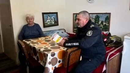 Полицията учи старците в Никола Козлево как да се пазят от ...
