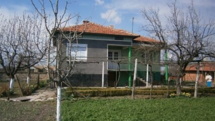 Продаваме къща с дворно място в село Новоселец, община Нова Загора ...