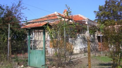 Продава КЪЩА/ СЕЛСКА КЪЩА, област Бургас, в района на Средец, с ...