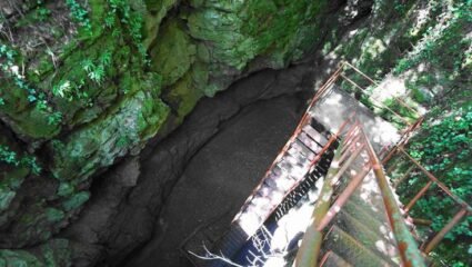 Геокомплекс Понорите | Veliko tarnovo, Places to visit, Village