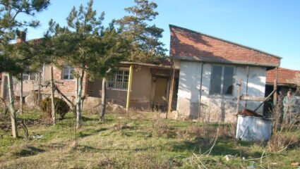 Продавам стара къща,двор 2дка.-с.Драгомир,общ.Съединение,обл.Пловдив