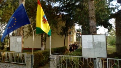 НА СЕЛО в Пчеларово - Животът