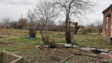 Дворно място със сграда в гр. Българово, Община Бургас Едноетажна ...