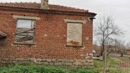 Дворно място със сграда в гр. Българово, Община Бургас Едноетажна ...