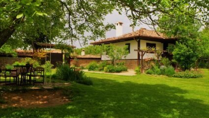 Къща за гости Слънчевата къща - село Марафелци, Община Елена