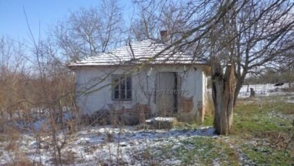 Славейково, Продажба на голям двор в регулация с едноетажна къща в ...