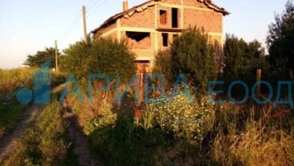 Къща в с. Средец, община Опан, област Стара Загора Двуетажна къща ...