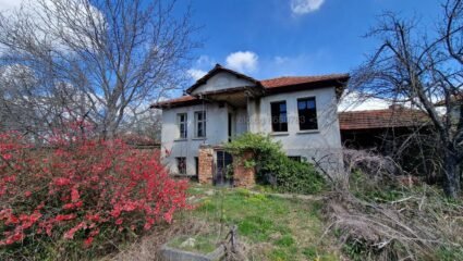 Къща в с. Марино поле Двуетажна къща 84 кв.м РЗП 880 кв.м двор ...