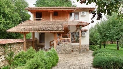 Продава двуетажна къща в село Емен. Недвижими имоти Велико Търново ...