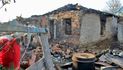 Закупуват фургон за останало без дом при пожар семейство от Малка ...