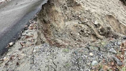 Доставят стоки от първа необходимост в село Сушица заради разрушен ...