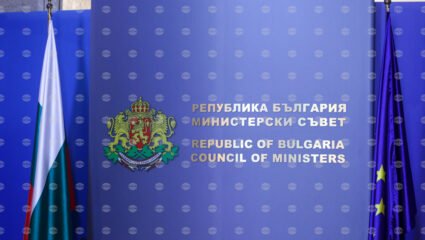 Правителството предостави питейна вода, дезинфектанти и защитни ...