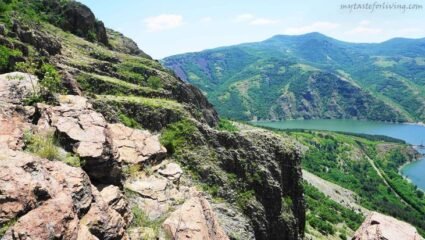 Средновековна крепост и връх Моняк | Medieval fortress, Places to ...