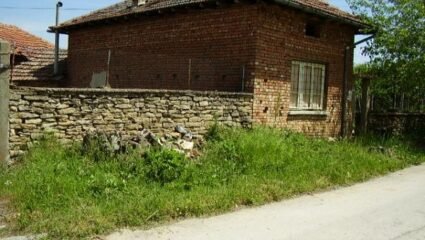Село Димча - Снимки: Къща до пътя