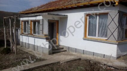 Къща с голям двор в село близо до Добрич — BiB Group