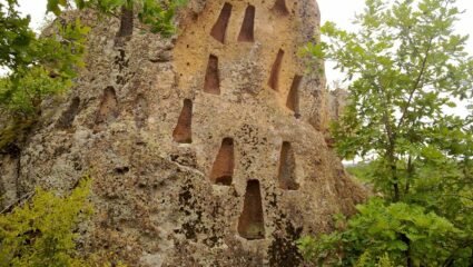 Скално светилище „Харман кая”, село Биволяне | Портал за туризъм и ...