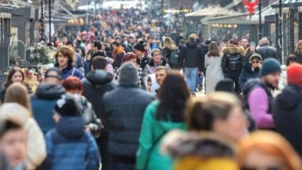 Населението в Бургас намалява, раждат се по-малко деца, браковете ...