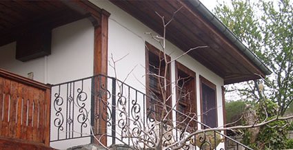 Къща за гости „Жирова къща” се намира в с. Жребичко, община ...