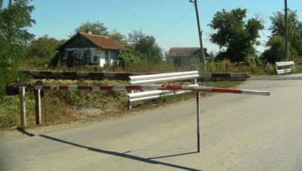 Жители на селата Воднянци, Карбинци, Ярловица и Костичовци в ...