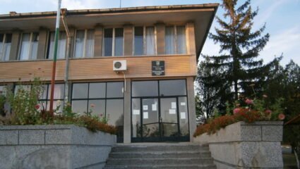 Купува ниви, лозя, градини в село Научене (Научен)