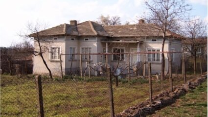 Село Ломница - Снимки: Къща