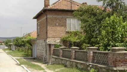 Село Мъдрец - Снимки: Street & House