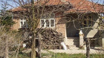 Село Пчелник - Снимки: Стара тухлена къща