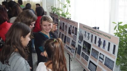 Изложбата „Военните паметници на област Разград“ бе открита в СУ ...