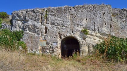 Скална църква при село Маточина » Вила.бг - ваканционни имоти под наем