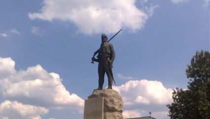 Изкупува земя в село Стефан Караджово, община Болярово, област Ямбол