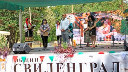 Рекордните 900 изпълнители се изявиха на фестивала в Сладун ...