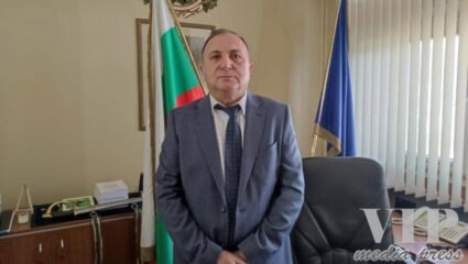Областният управител Валери Сарандев проведе среща с представители ...