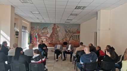 Ивайло Вълчев в Карнобат: Ще се срещаме с хората във всички общини ...