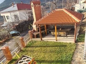 Вили под наем, къщи за гости и семейни хотели близо до Гълъбово