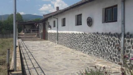 Продава БИЗНЕС ИМОТ в област Кюстендил, с. Боровец - 7075 кв.м ...