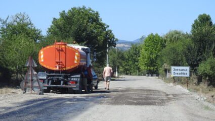Областният управител инспектира ремонтните дейности на пътя между ...