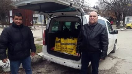 Сдружение на кметове в община Червен бряг раздаде коледни пакети с ...