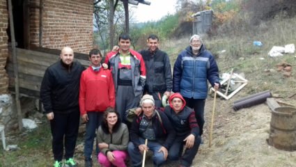 Семейството от с. Гълъбово вече има ток (ВИДЕО)