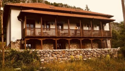 Ловна Резиденция Парамун в Парамун, Трън Стая за нощувки 2 места ...